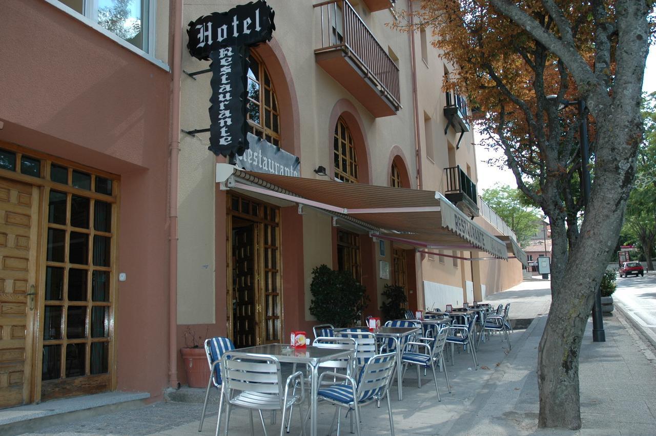 Hotel Tres Arcos San Lorenzo de El Escorial Dış mekan fotoğraf