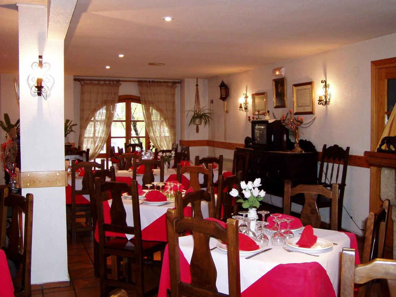 Hotel Tres Arcos San Lorenzo de El Escorial Dış mekan fotoğraf