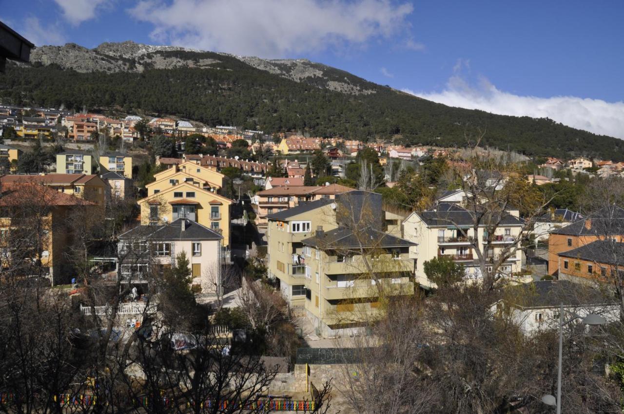 Hotel Tres Arcos San Lorenzo de El Escorial Oda fotoğraf